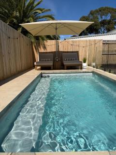 Classic 70's renovated Luxury Shack Pet Friendly - 6