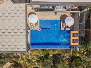 Villa with Sea View and Private Pool for Large Families - 5