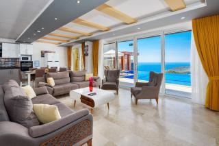 Villa with Sea View and Private Pool for Large Families - 1