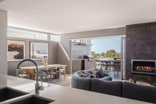 Bayview on Smith - Poolside Sanctuary & Ocean Vistas - 5