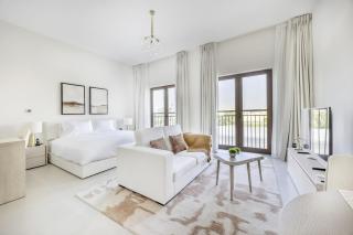 Bloomfields Cozy Stu @ Yas Golf Collection - 0