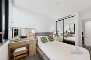 High-Rise 1-Bed Apartment Near Brisbane CBD - 4