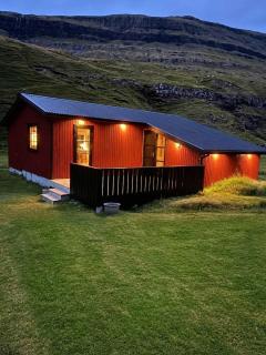 Saksun Mountain & Beach Cottage - 4