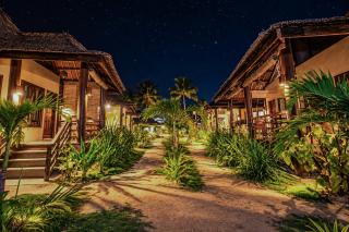 Jonas and Twins Beach Resort - 5