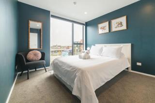 2BR with Balcony in Christchurch CBD - Sleeps 4 - 9