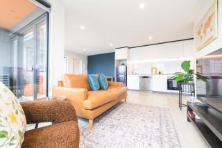 2BR with Balcony in Christchurch CBD - Sleeps 4 - 6