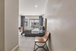 Sandton Grand 2-bed at Middle 2 - 7