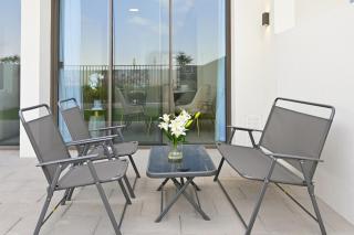 Warm & Stylish 4BR Villa with Pool Access - 6