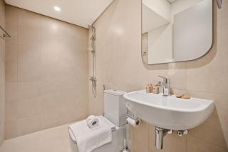 Warm & Stylish 4BR Villa with Pool Access - 4