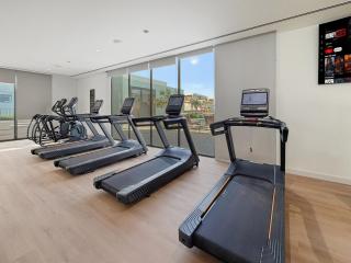 Warm & Stylish 4BR Villa with Pool Access - 2