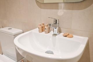 Warm & Stylish 4BR Villa with Pool Access - 1