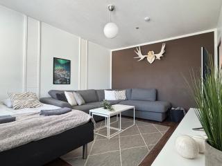 Cozy Retreat with free parking - 4