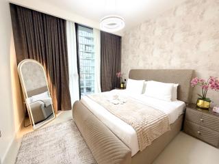 Curated Designer 1 Bedroom with Custom Furnishing - Steps from the Sea - 9
