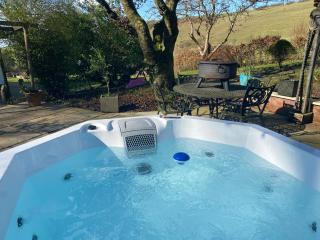 Cosy Annex, Daily Breakfast, WiFi, Heating, and Hot Tub - 8