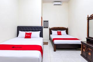 RedDoorz at Villa Asella Ciletuh Sukabumi - 8