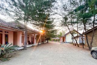RedDoorz at Villa Asella Ciletuh Sukabumi - 6