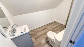 One-Bedroom Apartment with Private Kitchen and Free Parking - 7