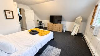 One-Bedroom Apartment with Private Kitchen and Free Parking - 0