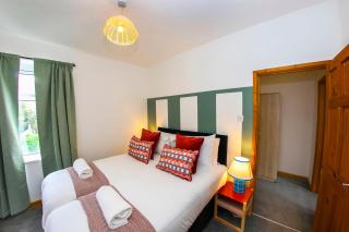 Barry Vibes 3BR House by The One Retreats Short Lets & Serviced Accommodation Barry close to Barry Island - 3