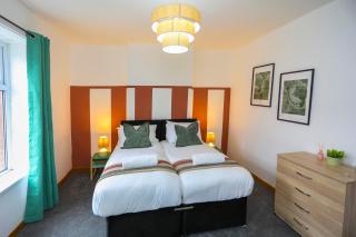 Barry Vibes 3BR House by The One Retreats Short Lets & Serviced Accommodation Barry close to Barry Island - 4