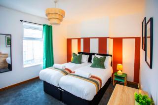 Barry Vibes 3BR House by The One Retreats Short Lets & Serviced Accommodation Barry close to Barry Island - 6