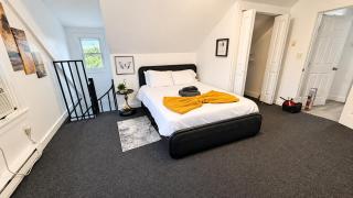 One-Bedroom Apartment with Private Kitchen and Free Parking - 9