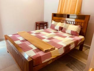 AISHWARYA HOME STAY Double bed 2 nd floor no lift - 0