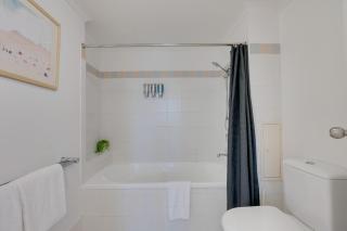 1BR Sunset Balcony Stay - Heart of Gold Coast - 9