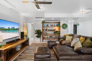 Luxury Beachfront Apartment with Direct Pool Access - 4