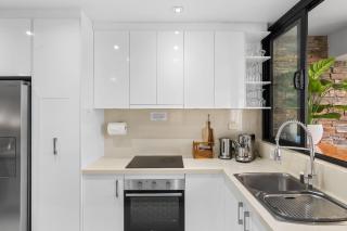 Luxury Beachfront Apartment with Direct Pool Access - 1