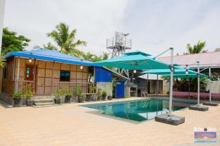 Rainiers Resort House or Villa Accommodation - 7