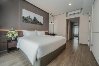 Residence on Opus Bay - Balmoral Tower Hotel - 7