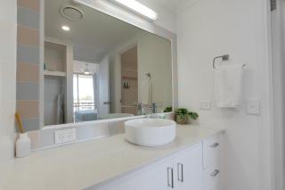 Luxe 1BR Gold Coast Escape with Hinterland Views - 7