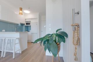 Luxe 1BR Gold Coast Escape with Hinterland Views - 2