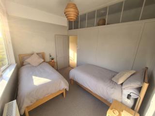 Sunset & Salt, 2 bedroom bungalow by the sea - 8