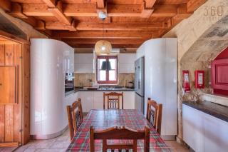 Stone Farmhouse with Private Courtyard in Qawra - 8