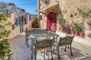 Stone Farmhouse with Private Courtyard in Qawra - 0