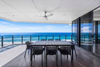 Whole-Floor Designer Beachfront 4BR, Pool, Lift - 8