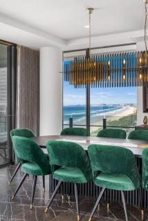 Whole-Floor Designer Beachfront 4BR, Pool, Lift - 6