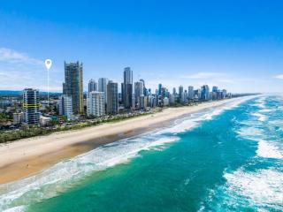 Whole-Floor Designer Beachfront 4BR, Pool, Lift - 2