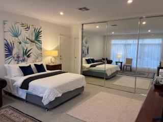 Private Room, Private Bathroom and Courtyard - 8