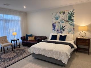 Private Room, Private Bathroom and Courtyard - 9