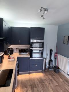 Modern 3-Bed Detached House with Private Driveway - 3