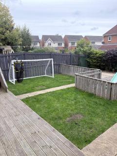 Modern 3-Bed Detached House with Private Driveway - 2