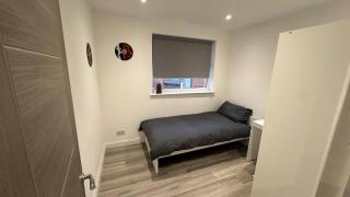 Cozy, Renovated Apartment Room in Historic Croydon Old Town - 0