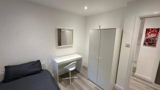 Cozy, Renovated Apartment Room in Historic Croydon Old Town - 7