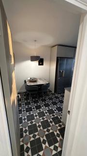 Cozy, Renovated Apartment Room in Historic Croydon Old Town - 4