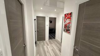 Cozy, Renovated Apartment Room in Historic Croydon Old Town - 3