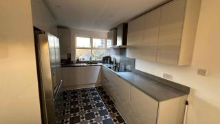 Cozy, Renovated Apartment Room in Historic Croydon Old Town - 1