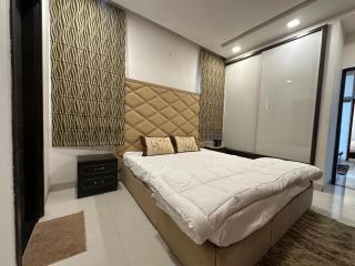 Premium 4BHK Villa Style Stay with Private Garden - 8